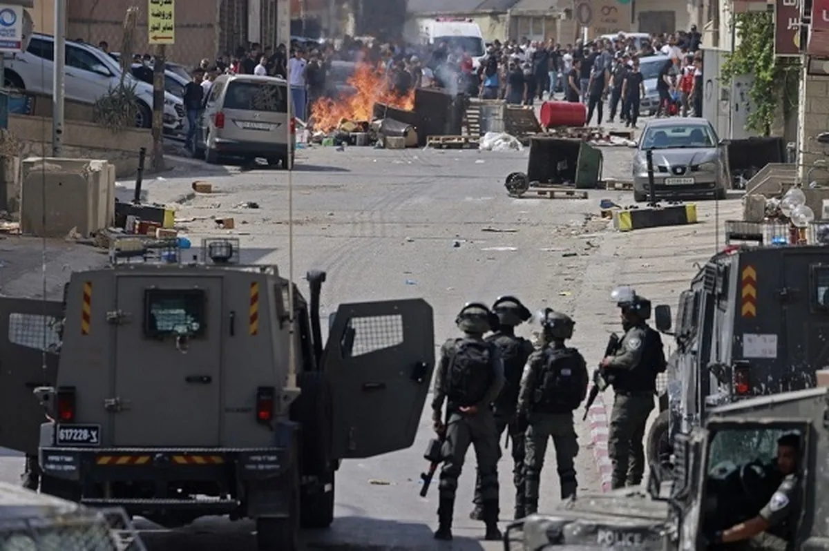 Wapalestina Wajeruhiwa wakati askari wa Israel waliposhambulia mazishi ya kijana