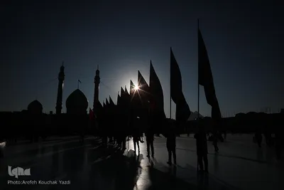 آیین تعویض پرچم گنبد آستان مسجد مقدس جمکران در آستانه ایام فاطمیه