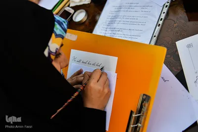 کتابت آیات وحی به زبان انگلیسی در کریسمس ـ شیراز
