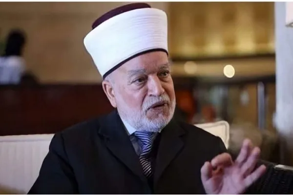 Nagbabala ang Mufti ng Al-Quds Tungkol sa Hindi Pinahihintulutang mga Kopya ng Quran