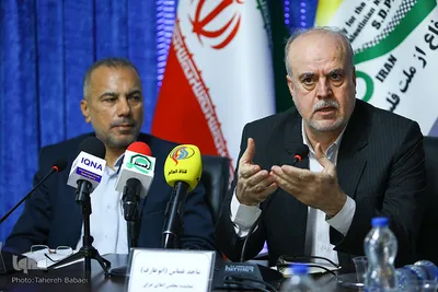 از راست ماجد غماس، نماینده مجلس اعلای عراق و علی الازیر جاوی، نماینده حزب فضیلت عراق