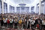 مراسم قرائت دعای پرفیض عرفه در حرم مطهر حضرت شاهچراغ(ع) شیراز