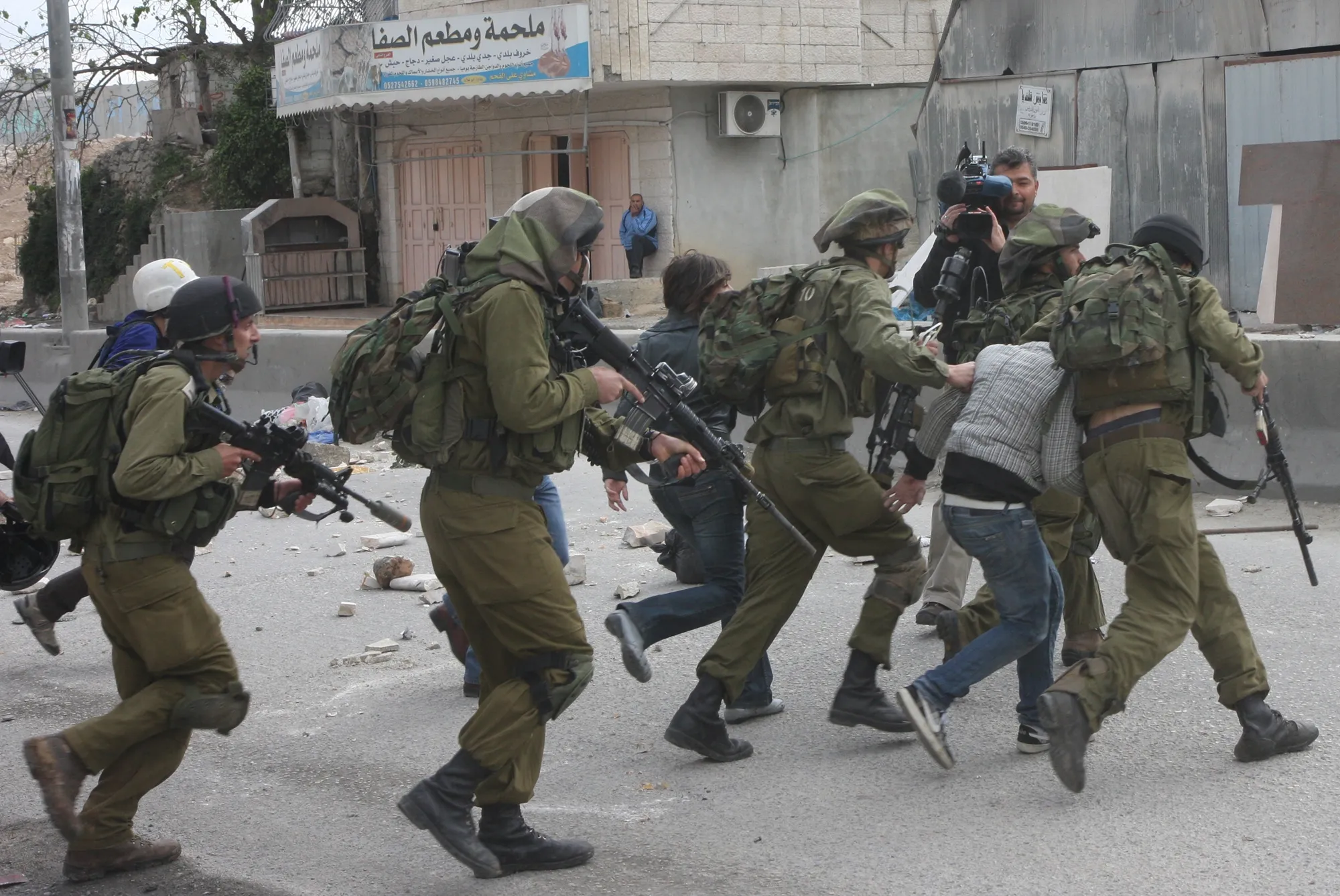 Israeli Forces Detain over 35 Palestinians in West Bank