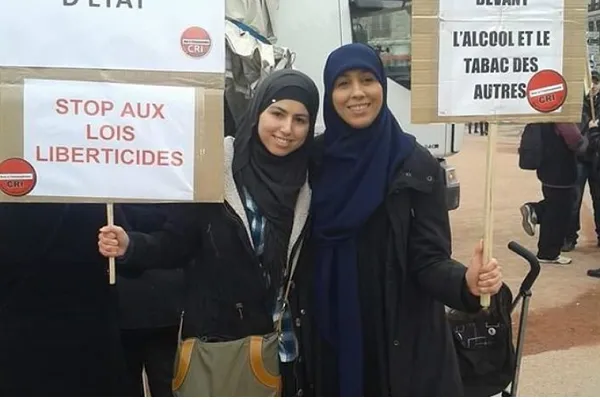 دست رد دانش‌آموزان مسلمان به ممنوعیت پوشش عبا