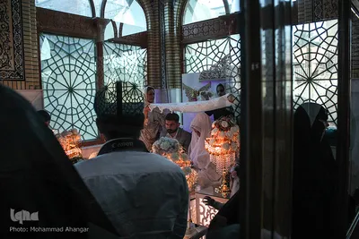 مراسم عقد زوج‌های جوان در آستان علی‌بن مهزیار اهوازی 