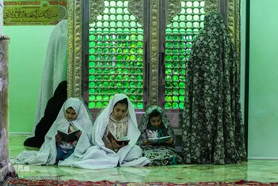 آیین جزء خوانی قرآن کریم امامزادگان عبدالله و آمنه خاتون (ع)/عکاس:زهرا بهرامی 