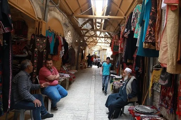İsrail işgalinin 'boğduğu' El Halil'deki çarşı ve pazarlar ramazanda kısmen hareketlendi