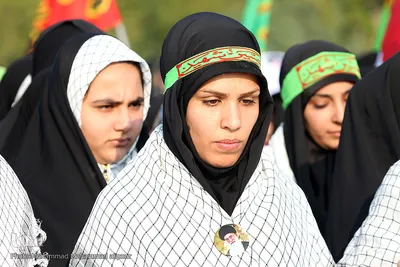 سیده اقدس موسوی، عضو بسیج ناحیه امام حسین(ع)، 25 سال سن دارد و می‌گوید بسیج یعنی افتخار ما.