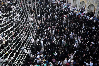 تعویض پرچم گنبد حرم امام رضا(ع)‎