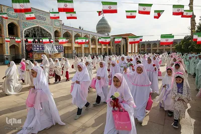 جشن تکلیف دختران دانش‌آموز در حرم مطهر شاهچراغ(ع)