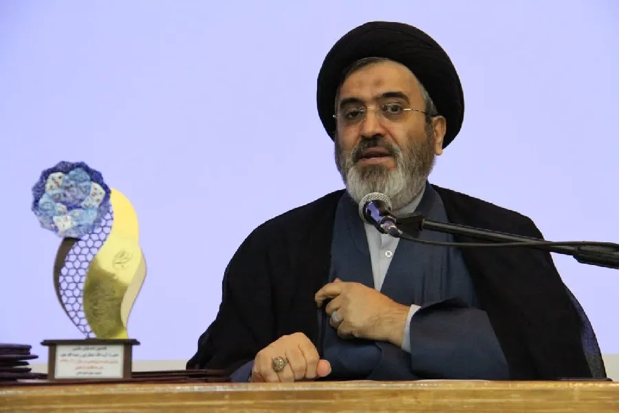 آیت‌الله دهکردی شخصیتی فرا ملی دارد