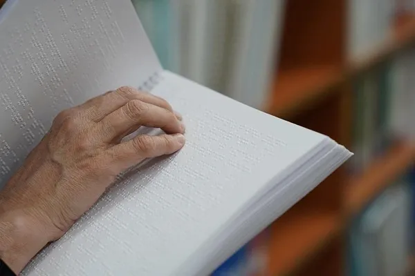 خدمت به نابینایان مایه افتخار کتابخانه‌های عمومی است