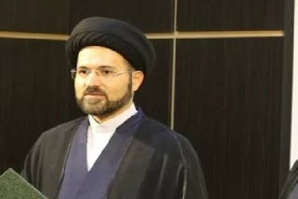 حجت‌الاسلام والمسلمین روح‌الله لطیفی، مسئول نهاد نمایندگی مقام معظم رهبری در دانشگاه علوم پزشکی اردبیل