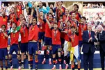 World Cup 2026: Trump and FIFA president booed during trophy presentation