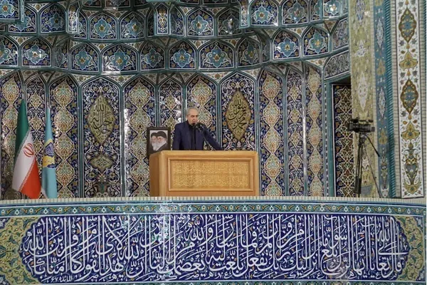سخنرانی استاندار آذربایجان‌شرقی پیش از خطبه‌های نماز جمعه تبریز