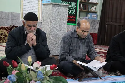 کرسی تلاوت قرآن به مناسبت ایام فاطمیه
