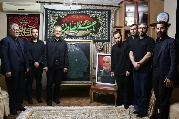 مشکلات کشور را با تأسی به راه و مرام شهید سلیمانی حل کنیم