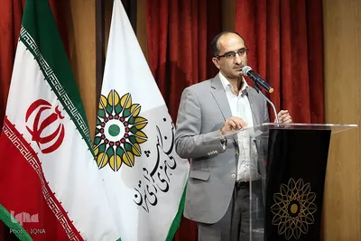 رونمایی از کتاب شعر منا منهای بسیاران