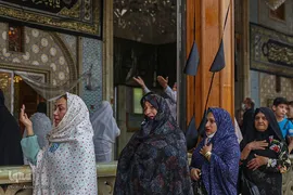 آیین تعویض پرچم گنبد آستان حضرت شاهچراغ (ع)‎‎