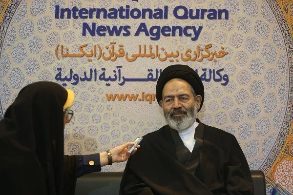 Ali Məqamlı Rəhbərin Həcc və Ziyarət məsələləri üzrə nümayəndəsi “İQNA”-nın Quran sərgisindəki stendini ziyarət edib