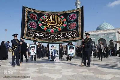 ⁨دسته خادمان حضرت معصومه(س) در روز شهادت امام رضا⁩(ع)