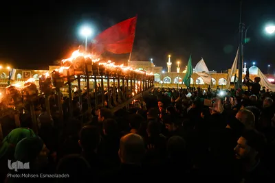 آیین مشعل گردانی نجفی‌های مقیم مشهد در شب تاسوعا‎
