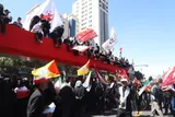حضور نمایندگان ۲۷ ملیت خارجی در مراسم تشییع پیکر رهبر شهید در مشهد