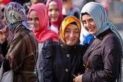 Erdogan propose un référendum sur le droit des femmes à porter le foulard