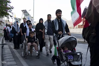 کاروان دانشگاهیان استان البرز پای پیاده در راه تشییع رهبر شهید