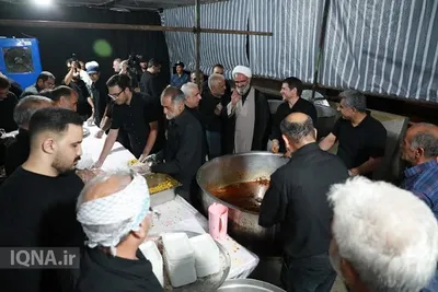 بازدید نماینده رهبر معظم انقلاب در استان سمنان از مواکب خدمت‌رسان به عزاداران شرکت کننده در مراسم تشییع رهبر شهید انقلاب 