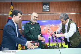 رونمایی از ۳۰ عنوان کتاب دفاع مقدس مرکز اسناد و تحقیقات دفاع مقدس