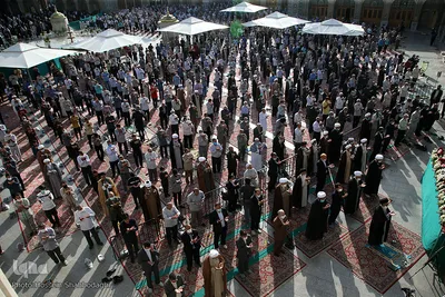 Fitr-Festgebet im Heiligen Schrein von Fatima Masuma (sa.) verrichtet