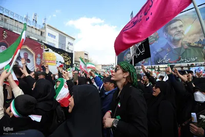 تشییع پیکر دریابان شهید «علیرضا تنگسیری» در میدان انقلاب