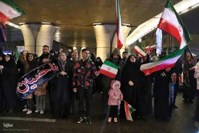 شیراز ایستاده در پای کار انقلاب اسلامی