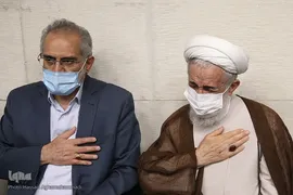 حضور حجت الاسلام والمسلمین کاظم صدیقی امام جمعه موقت تهران و سید محمد حسینی، معاون پارلمانی رئیس جمهور در مراسم تشییع پیکر آیت الله فاطمی نیا(ره)