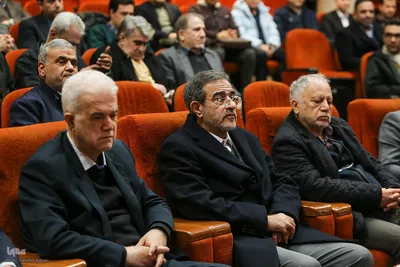 مراسم گرامیداشت هفته‌نامه بازار کار همراه با برنامه نکوداشت سیدکاظم حسینی