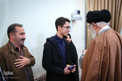 دیدار شطرنج‌باز نوجوان آرین غلامی با رهبر معظم انقلاب