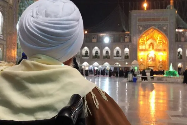 آیت‌الله عیسی قاسم در حرم امام رضا (ع) + تصاویر