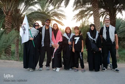 پیاده روی خانوادگی