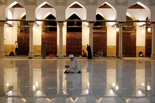 الأزهر يصدر فتوى بشأن تهنئة المسيحيين بأعيادهم