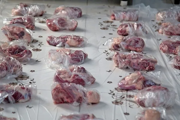 توزیع ۱۲۰۰ بسته گوشت متبرک قربانی در چهارمحال‌وبختیاری