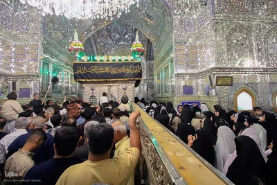 لحظه تحویل سال ۱۴۰۴ در حرم حضرت شاهچراغ (ع)