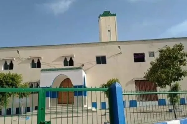 برلماني مغربي يمنع رفع الآذان في مسجد بالفاس