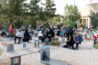 قرائت دعای عرفه در باغ رضوان اصفهان