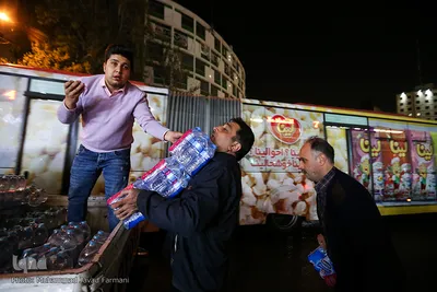 جمع آوری کمک های مردی برای زلزله زدگان 