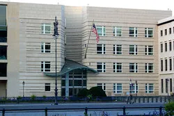Jeminiten in Deutschland versammeln sich vor US-Botschaft in Berlin