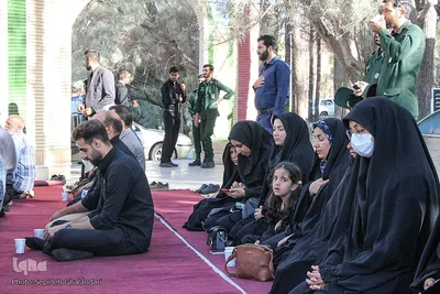 غبارروبی مزار شهدای خراسان جنوبی توسط خبرنگاران
