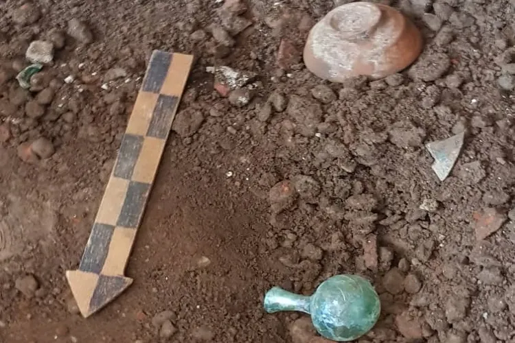 کشف اشیای تاریخی در مسجد صفی رشت