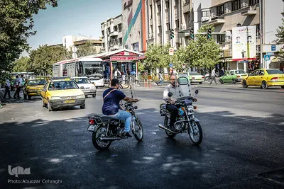 عبور و مرور بدون کلاه ایمنی راکبین موتور سیکلت
