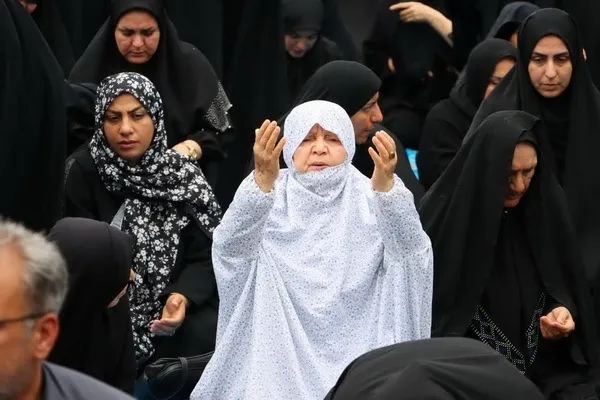 نماز ظهر عاشورا در امامزاده یحیی(ع) ساری